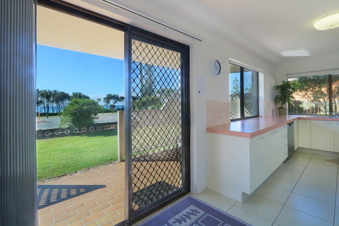 Acacia Kingscliff Town Holiday Apartment - Lismore Accommodation 6