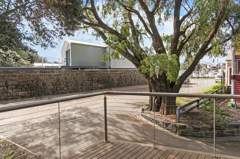 JOHANSSONS PERCH COTTAGE - Lismore Accommodation 1