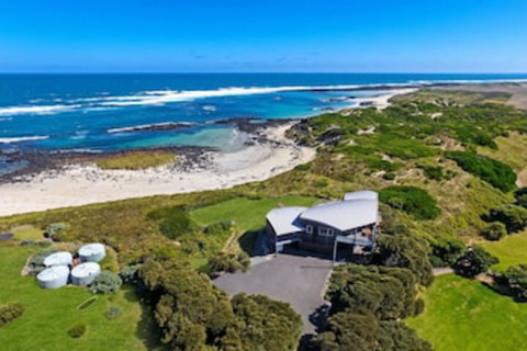HEARNS BEACH HOUSE - Lismore Accommodation 0