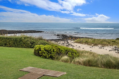 HEARNS BEACH HOUSE - Lismore Accommodation 2