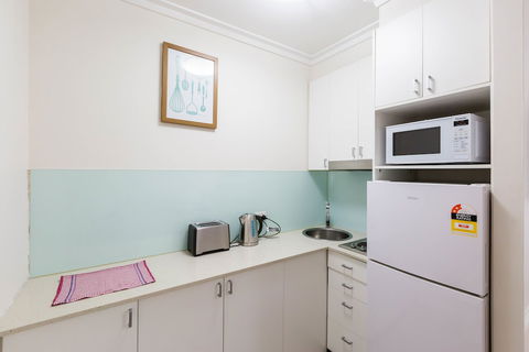 GENIE, 1BDR East Melbourne Studio - Lismore Accommodation 2