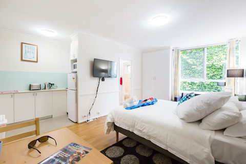 GENIE, 1BDR East Melbourne Studio - Lismore Accommodation 1