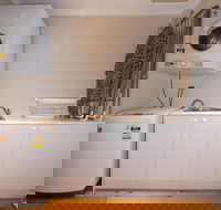 Lovely 5BR house walk to train and shops - Lismore Accommodation