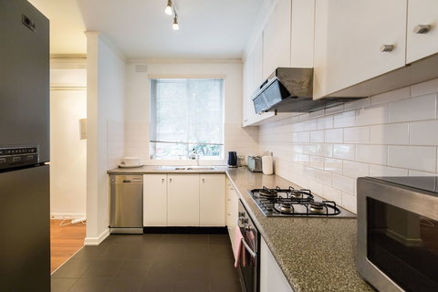 SELENA, 2BDR South Yarra Apartment - Lismore Accommodation 1