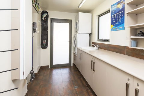 Ned Kelly's Retreat - Sophisticated Style With Modern Convenience And Magical Outlook - Lismore Accommodation 0