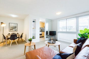 BROOKE, 1BDR St.Kilda Apartment - Lismore Accommodation 0