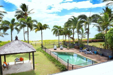 Absolute BeachFront Bliss @ Newell Beach - Lismore Accommodation 3