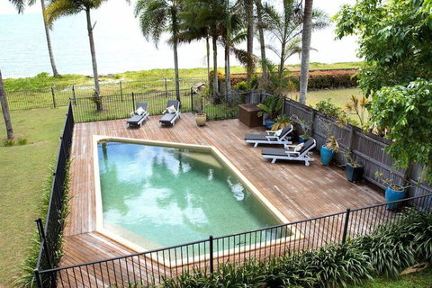 Absolute BeachFront Bliss @ Newell Beach - Lismore Accommodation 2