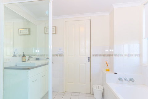 Triton Shores Holiday Apartment - Lismore Accommodation 5