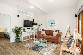 Half Moon Cottage - Lismore Accommodation 0