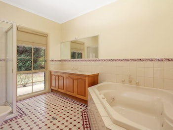 Alpine Mist - Spacious 5 Bedroom Home - Lismore Accommodation 5