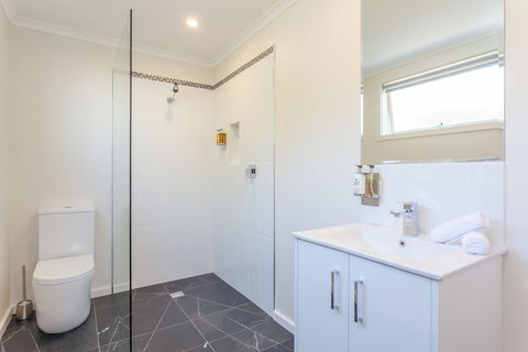 Balconies Lakeside - Lismore Accommodation 1