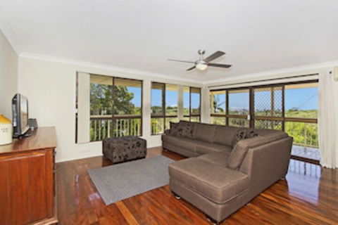 KINGSCLIFF HOLIDAY HOME On The HILL SYDS VIEW - Lismore Accommodation 0