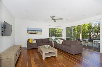 Banzai On The Beach - Lismore Accommodation 0