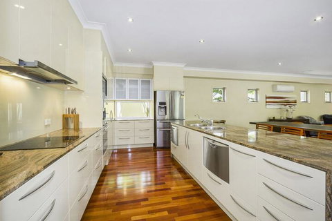 ANGOURIE HOUSE SALT VILLAGE - Lismore Accommodation 2