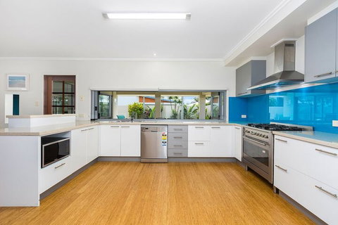 Ocean Blue On Salt Beach - Lismore Accommodation 2