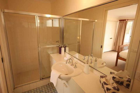 Verona Vineyard Cottage - Lismore Accommodation 5