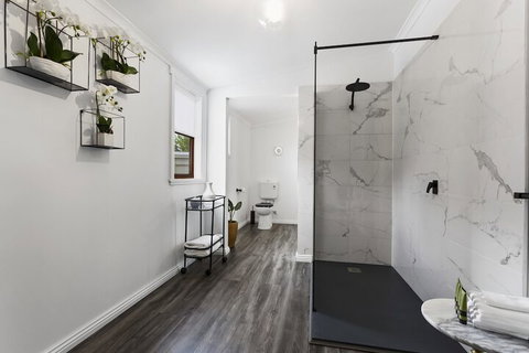 Stargazers Luxury Cottage - Lismore Accommodation 2