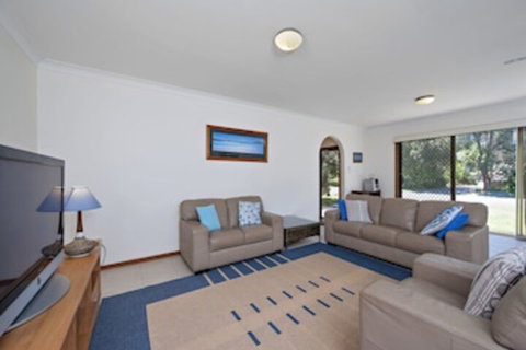 Kurrawa, 13 Kurrawa Close - Lismore Accommodation 0