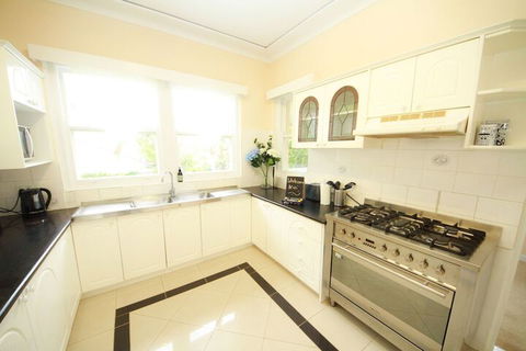 Baulkham Hills Beauty - Lismore Accommodation 6