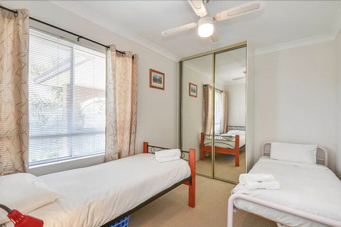 Surf Side Palms 12 - Lismore Accommodation 6