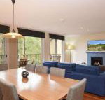Villa 3br De Saran Resort Condo located within Cypress Lakes Resort nothing is more central - Lismore Accommodation