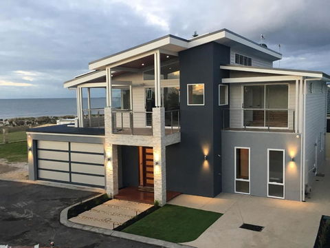 Busselton Beach House - Lismore Accommodation 1