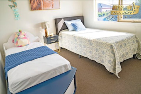 AUJOY 4 Bed Townhouse Glen Waverley - Lismore Accommodation 5