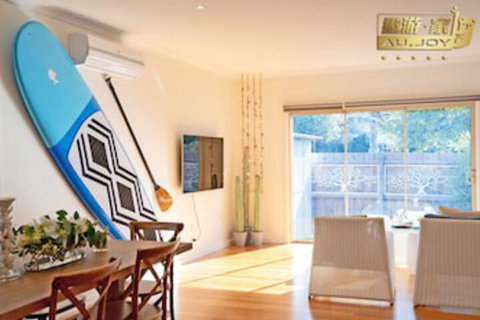 AUJOY 4 Bed Townhouse Glen Waverley - Lismore Accommodation 0