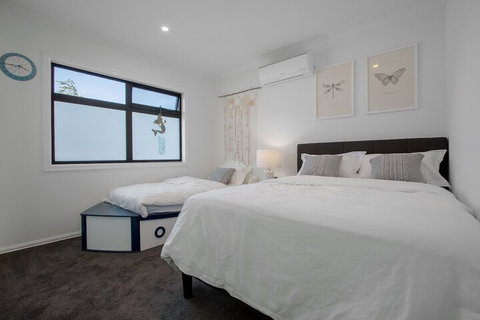 AUJOY 4 Bed Townhouse Burwood 2 - Lismore Accommodation 4