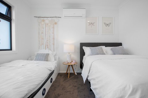 AUJOY 4 Bed Townhouse Burwood 2 - Lismore Accommodation 6