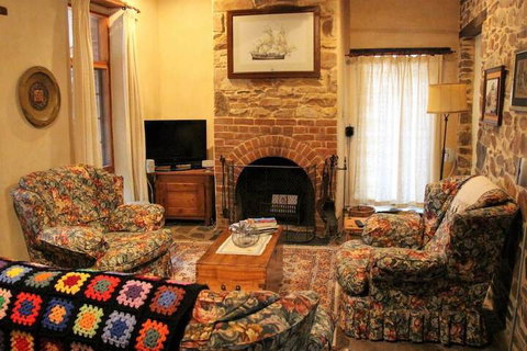 Lemke Cottage Moculta - Lismore Accommodation 2