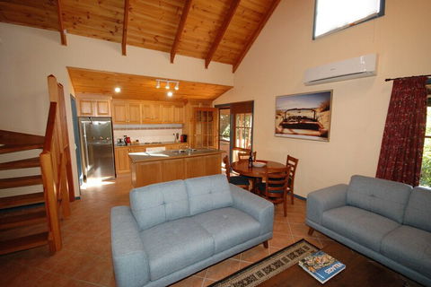 Garden Cottage Beechworth - Lismore Accommodation 6