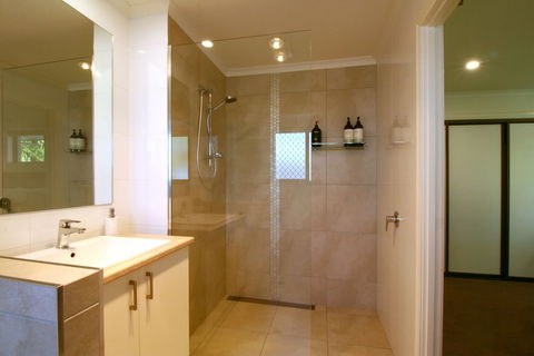 Noosa Heads Endless Summer Beach Retreat - Lismore Accommodation 6