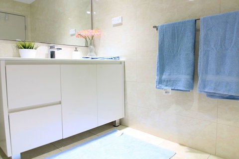 Stylish Apartment Near Airport & Station - Lismore Accommodation 2