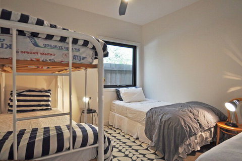 Armstrongs Close TO Beach - Lismore Accommodation 5