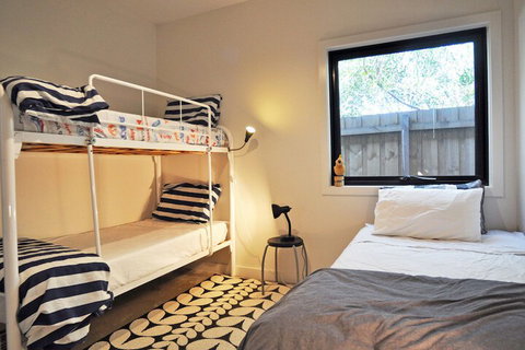 Armstrongs Close TO Beach - Lismore Accommodation 4