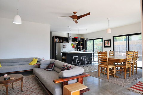 Armstrongs Close TO Beach - Lismore Accommodation 3