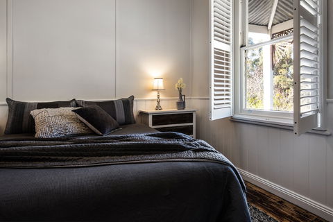 Table Hill Cottage - Lismore Accommodation 2