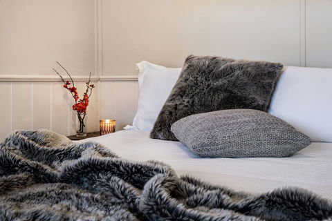 Table Hill Cottage - Lismore Accommodation 1