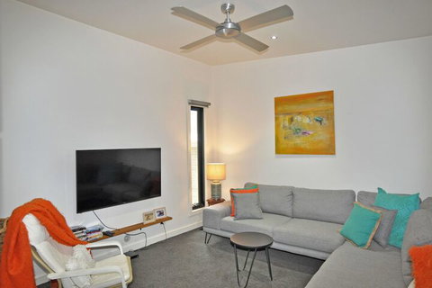 Luxury By THE SEA Close TO THE Beach - Lismore Accommodation 5