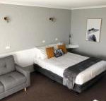 Country Roads Motor Inn