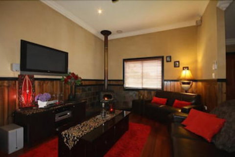 Top Of The Range Retreat - Lismore Accommodation 4