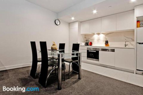 Along Melbournes Magic Boulevard - Lismore Accommodation 2