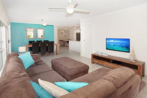1 / 882 David Low Way Marcoola 500 Bond Linen Included Pet Friendly - Lismore Accommodation 3