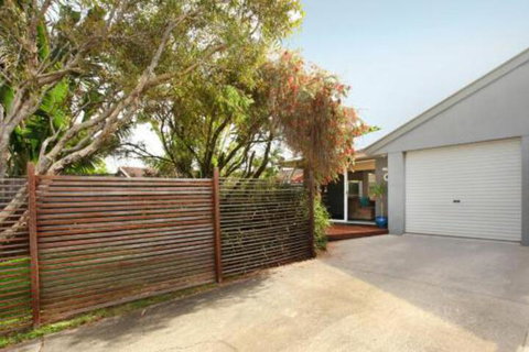 1 / 882 David Low Way Marcoola 500 Bond Linen Included Pet Friendly - Lismore Accommodation 0