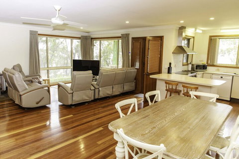 Highland View - Lismore Accommodation 6