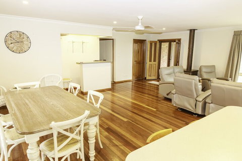 Highland View - Lismore Accommodation 5