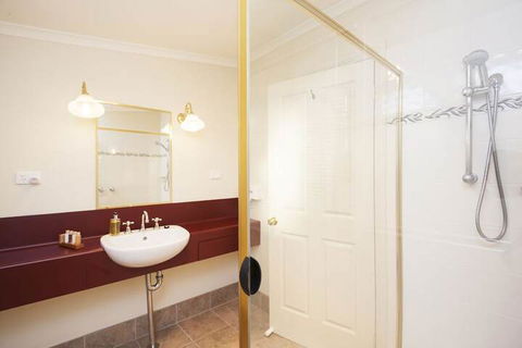 Beechworth Cedar Cottages - Lismore Accommodation 7