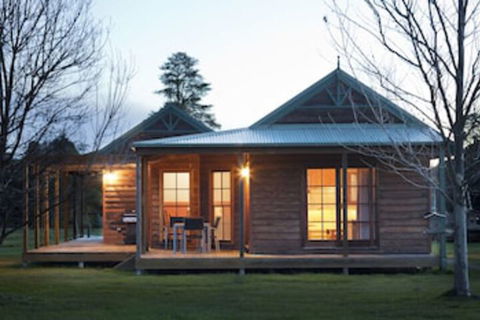 Beechworth Cedar Cottages - Lismore Accommodation 0